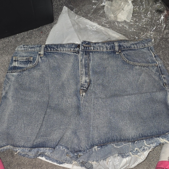 NWT PRETTYLITTLETHING Plus Vintage High Waisted Denim Shorts 20 - Picture 2 of 7